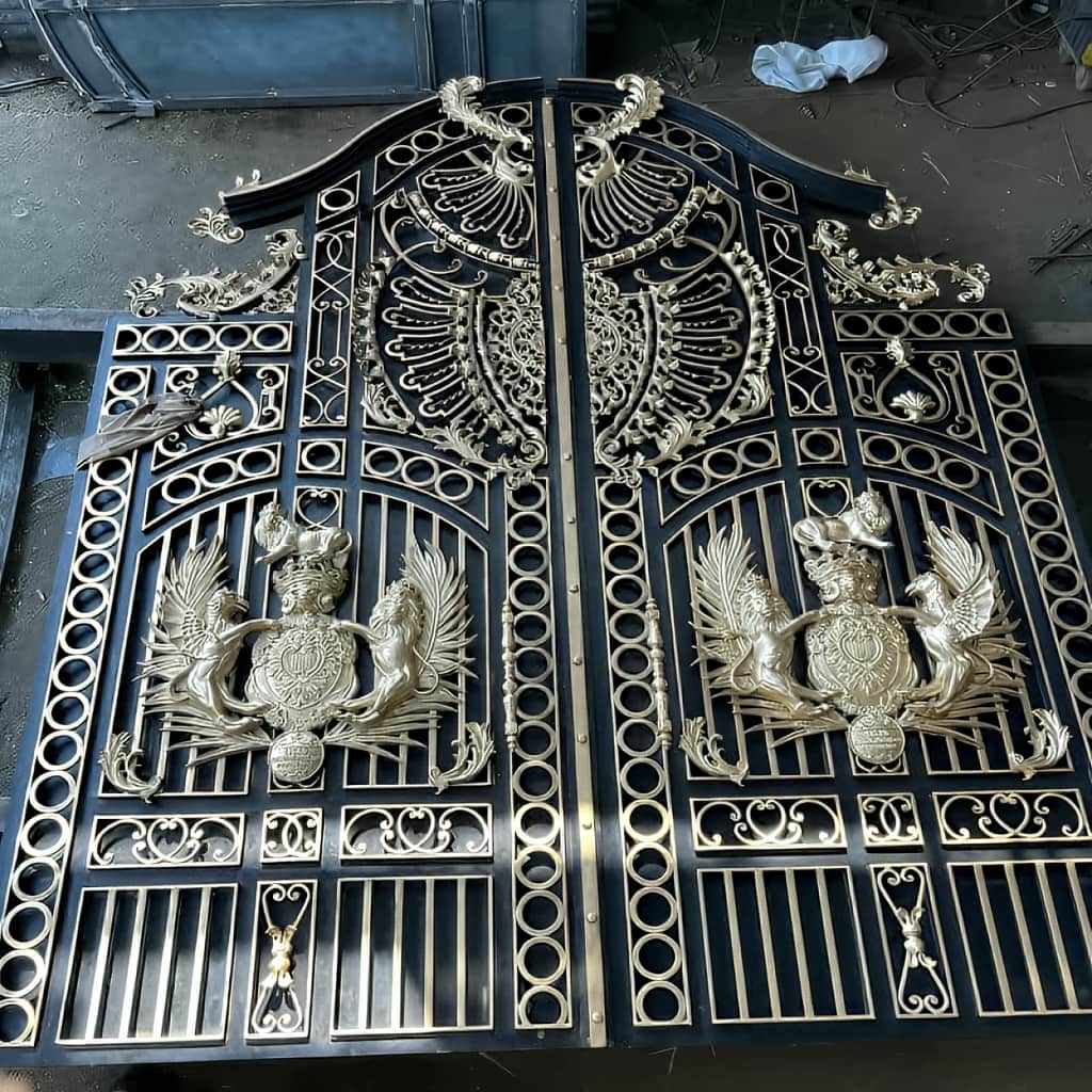 جزئیات درب حیاط در اهواز