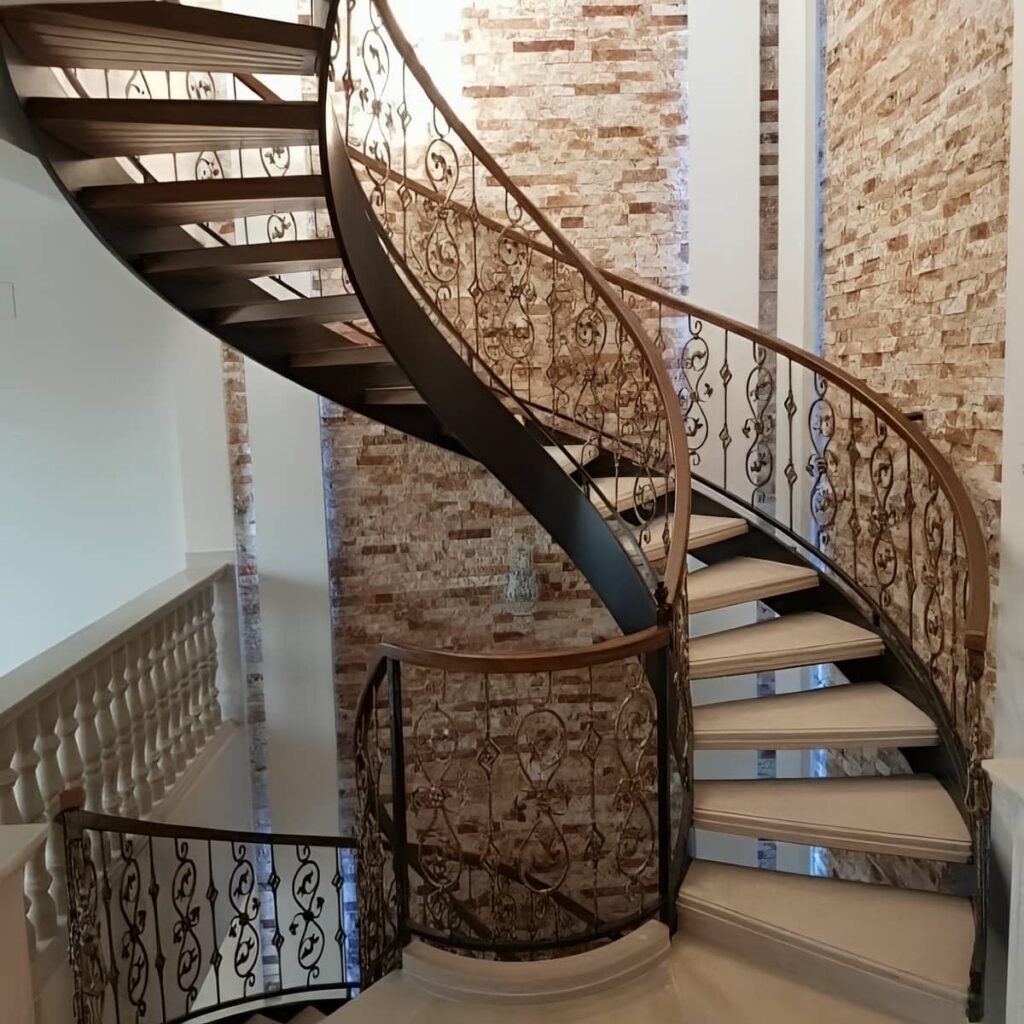 نرده فرفورژه بالکن با مدل خارجی برای مقایسه ظاهری