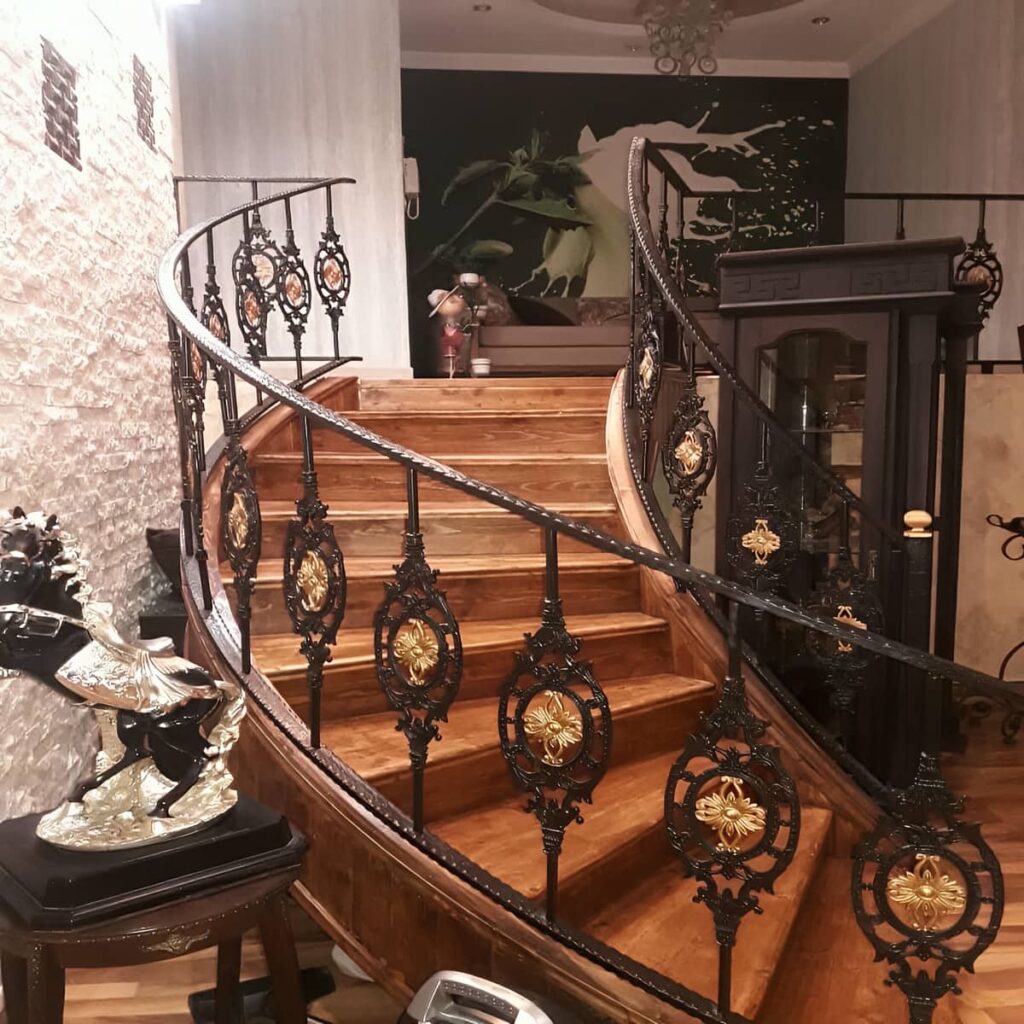 نرده فرفورژه بالکن با پرداخت سطح یکدست برای سفارش