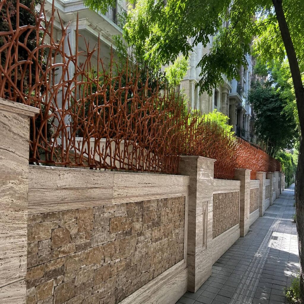 حفاظ شاخ گوزنی فلزی با پوشش رنگی برای باغ