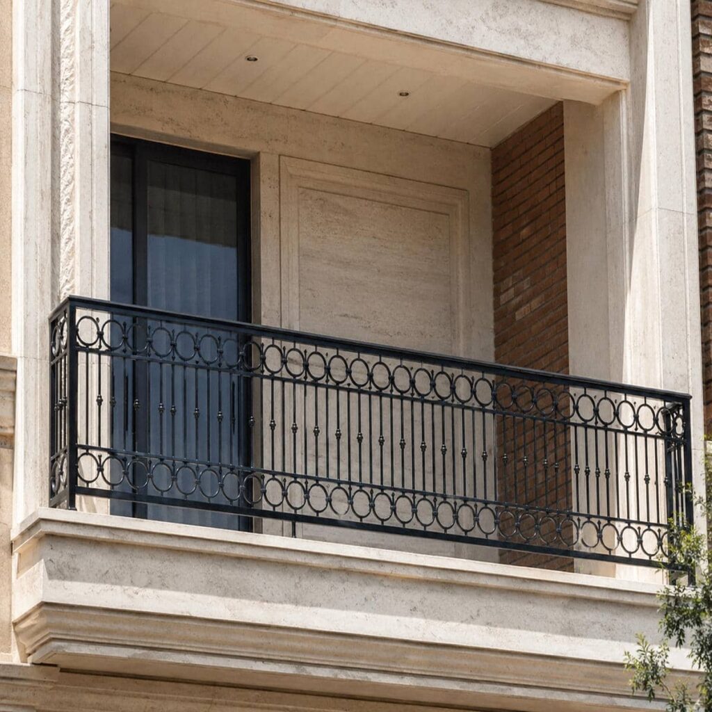 نرده کلاسیک بالکن با طرح ساده برای نگهداری آسان