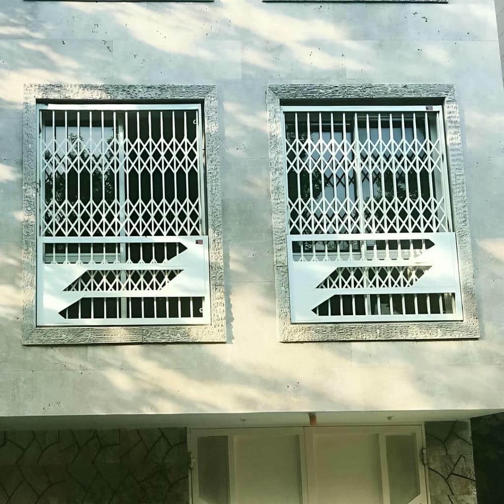 حفاظ پنجره آهنی سفید برای بازشوی عریض