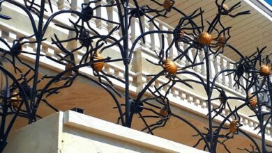 فروش نرده آهنی بالای دیوار
