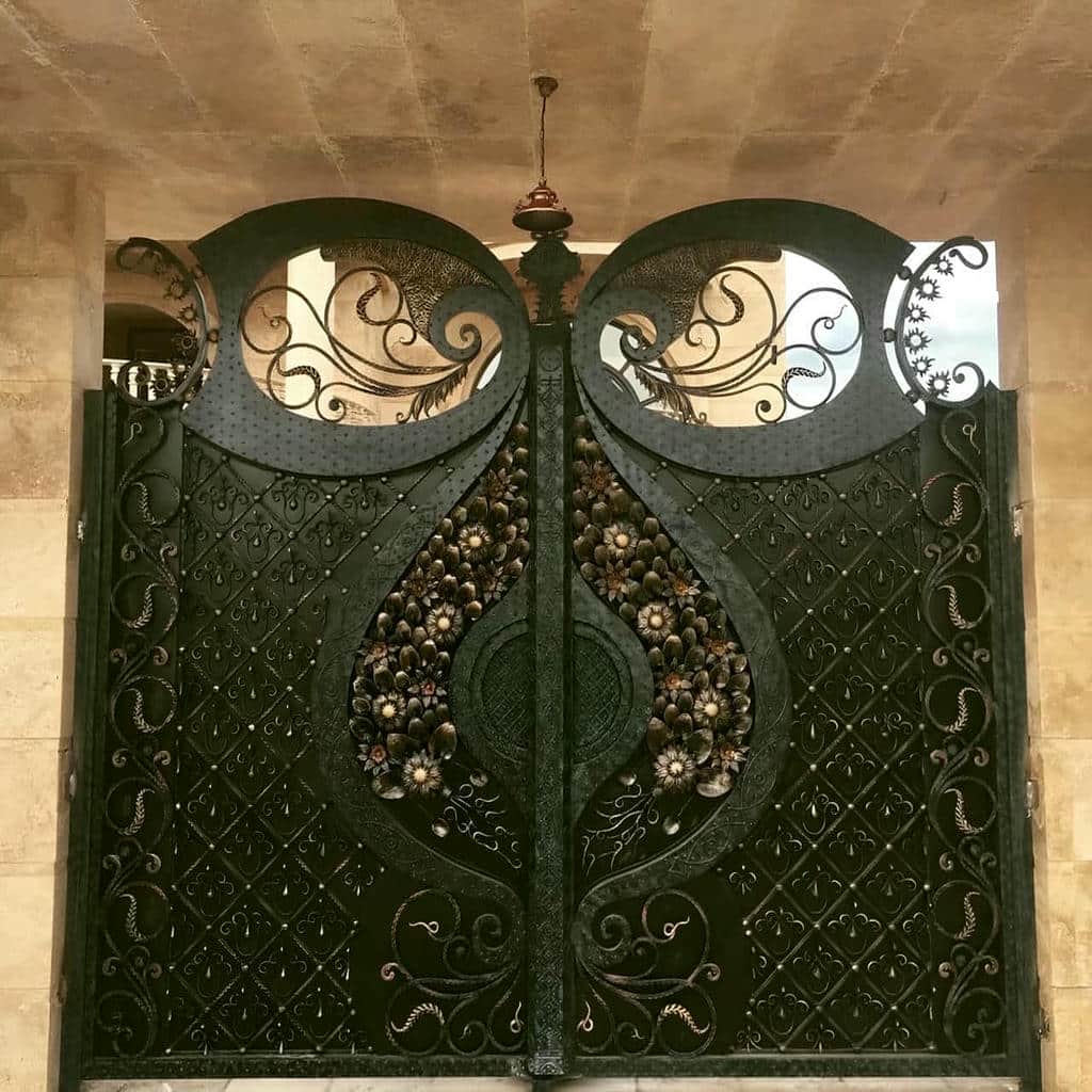 درب فلزی خارجی با ساختار مناسب ورودی ساختمان