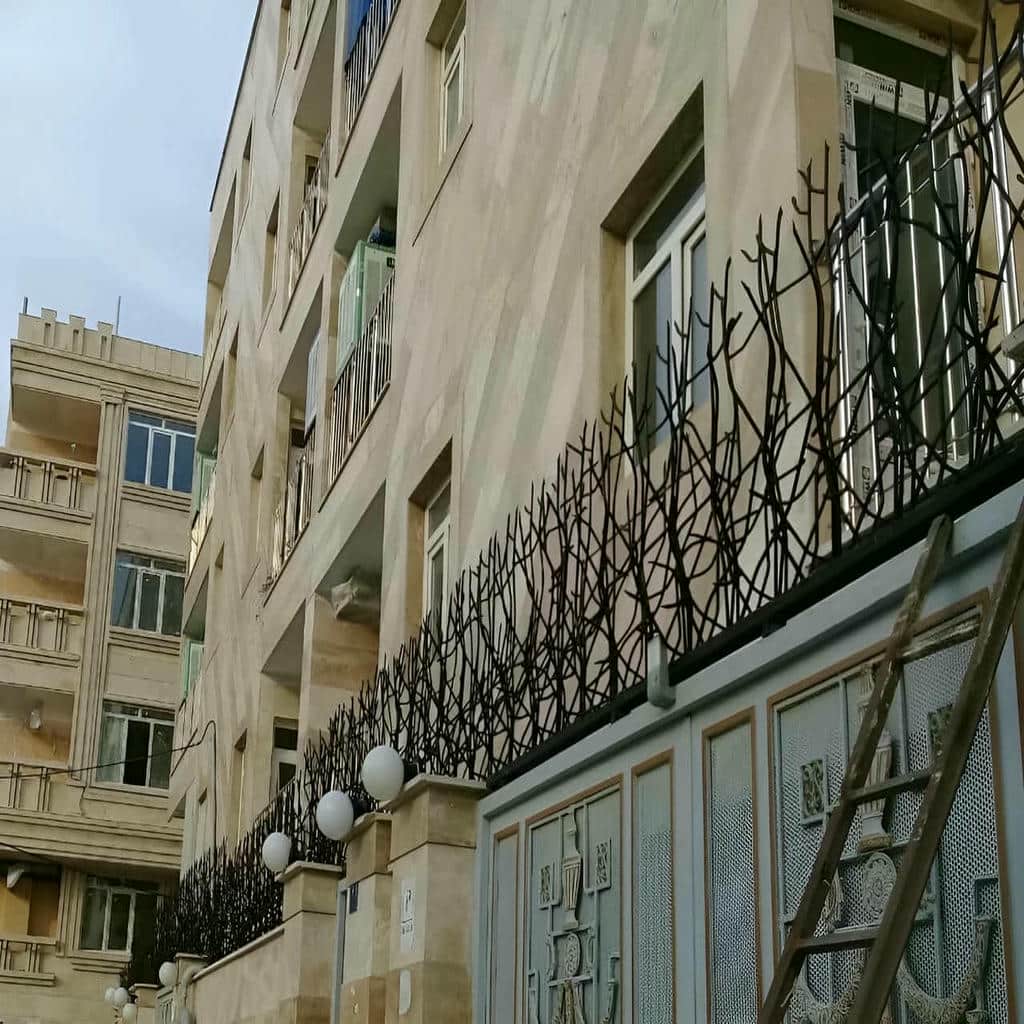 حفاظ آهنی دیوار با فرم مدرن