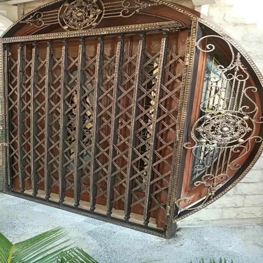 حفاظ آکاردئونی ورودی ساختمان