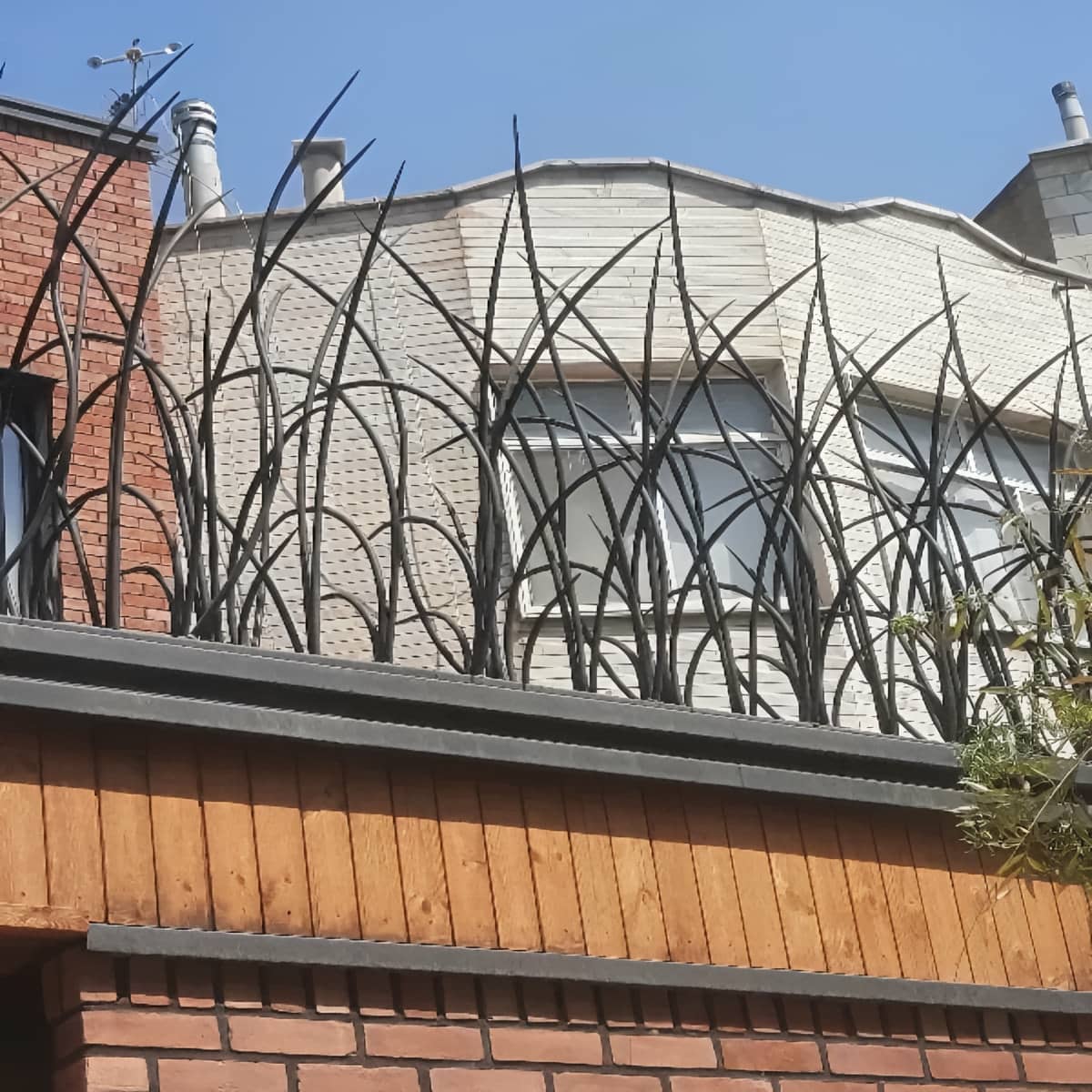 حفاظ دیوار ایلام با طراحی شاخ گوزنی فلزی