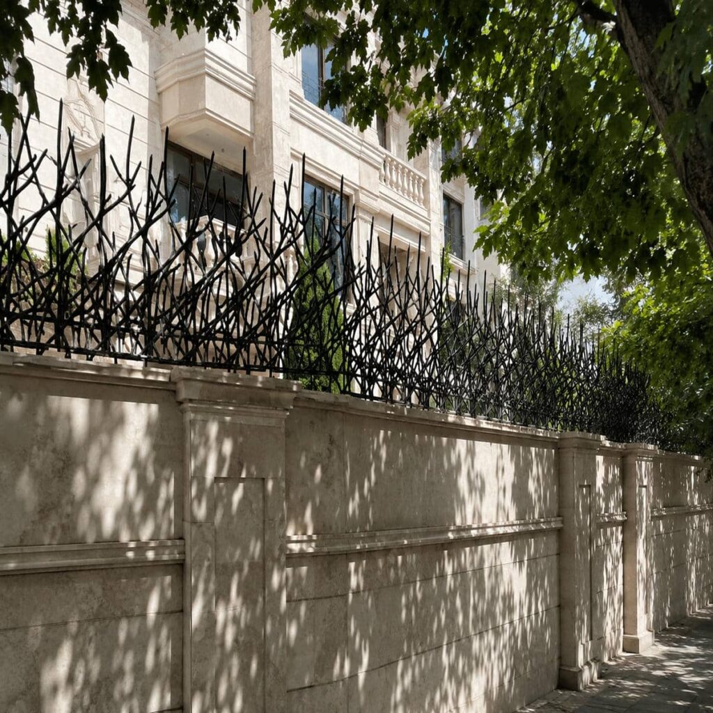 نرده حفاظ دیوار مدرن با پوشش رنگی