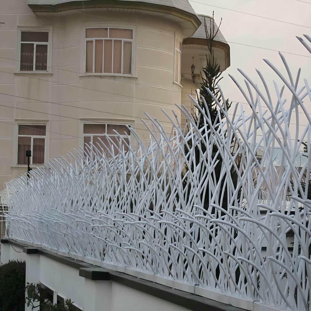 گارد دیواری فلزی در نمای ویلایی